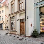 Skunu 10 Old Town Apartments