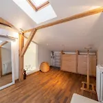 Elegant And Spacious Apartment