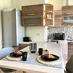 Sunny, Quiet Apartment Near The Riga Center