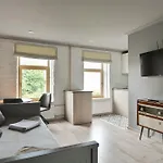 Quiet Loft With Free Parking