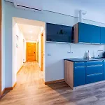 Just Renovated Stories Apartment Free Parking