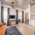 Cosy Old Town Flat In A Modern Secured Apt. Block