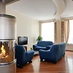 2-Bdrm Quiet Central Apartment