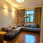 Midcentury Modern, Quiet, 40M Studio With Bath