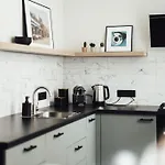 Newly Renovated Cozy 2 Bedroom Apartment