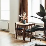 Newly Renovated Cozy 2 Bedroom Apartment