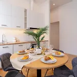 Families & Groups - 3 Bedrooms - Free Parking - Central Location