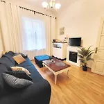 Alunana Premium & Fireplace Apartment In Art Nouveau District, 63 Sqm, 1870S, Self Check-In