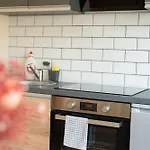 Modern City Stay - New Central Fully Equipped