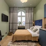 Premium Design Studio Top Location Fast Wifi