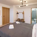 Bearsleys Downtown Apartments