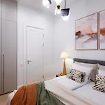 Raina Boulevard Exclusive Design Apartments By The Park