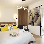 Green Garden & Private Parking Apartments With Playground
