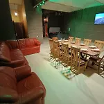 Ernests\' Unique Townhouse With Sauna, Hot Tub And Free Parking