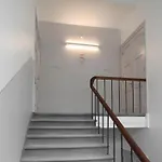 Compact Studio Apartment - 5 Min From Bus Station