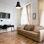 Warm And Cozy Old Town Apartment