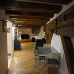 Vintage Barn One-Bedroom Flat