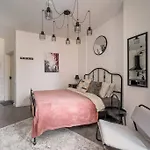 Bright Studio Apartment