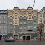 Bright Studio Apartment