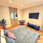Paulas Room.