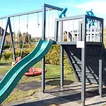 Family Garden House With Free Private Parking & Playground