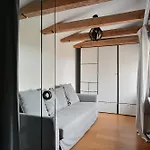 Modern & Central 2Bdrm Apartment