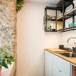 Quiet Center Studio With Private Parking