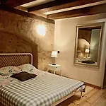 Stylish 2Br In Old Town Gem