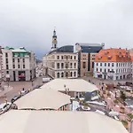 Royal Square Hotel & Suites