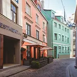 Centrally Located Old Town Loft