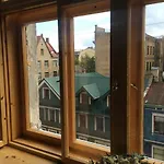 Sunrise Apartment In The Quiet Centre