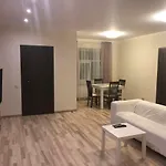 Riverside Embassy Apartment 2. Spacious/Free Parking