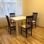 Riverside Embassy Apartment 2. Spacious/Free Parking