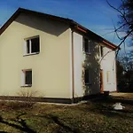 Excelent Apartment With Garden And Free Parking