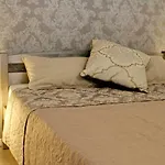 New! Cozy Apartment With Free Guarded Parking