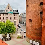 Powder Tower Apartment In Old Town
