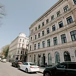 Heart Of Old Town - Riverside View