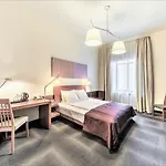 Rixwell Centra Hotel