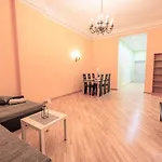 Winwinstay Art Nouveau Apartment