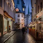 Vintage Old Town Apartment