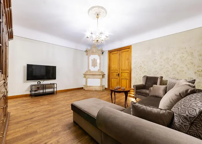 Ancient Storie\'S Ap 65Sqm Renovated Free Parking