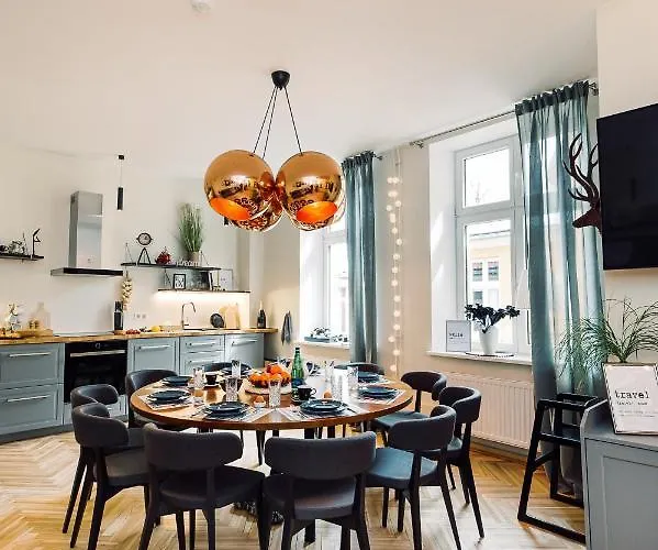 Elvis Apartment/11 Beds/6 Bedrooms/Riga Old Town