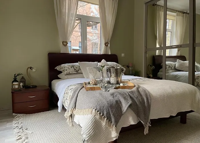 Exquisite 1Br Apt W Garden In Center