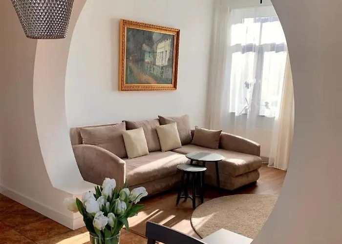 New Winwinstay Residence In Heart Of Old Town