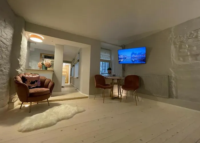 Budget Apartment In Old City