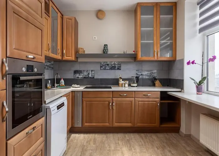 Lovely 2-Bdrm Condo Ideal For Couples And Family With Children, Free Parking On Premises
