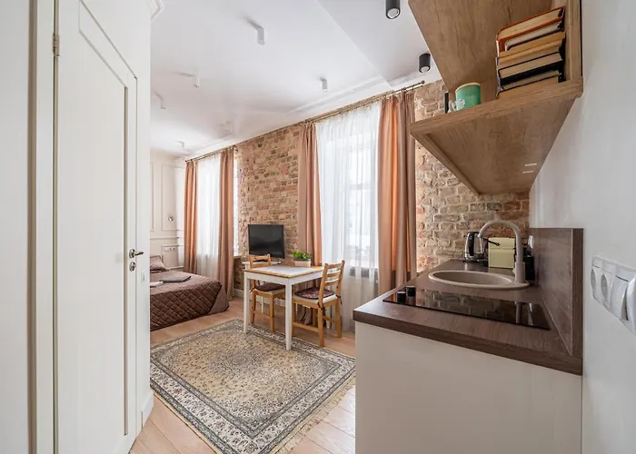 Stylish Studio Close To City Center, Cafes & Parks & Local Dining