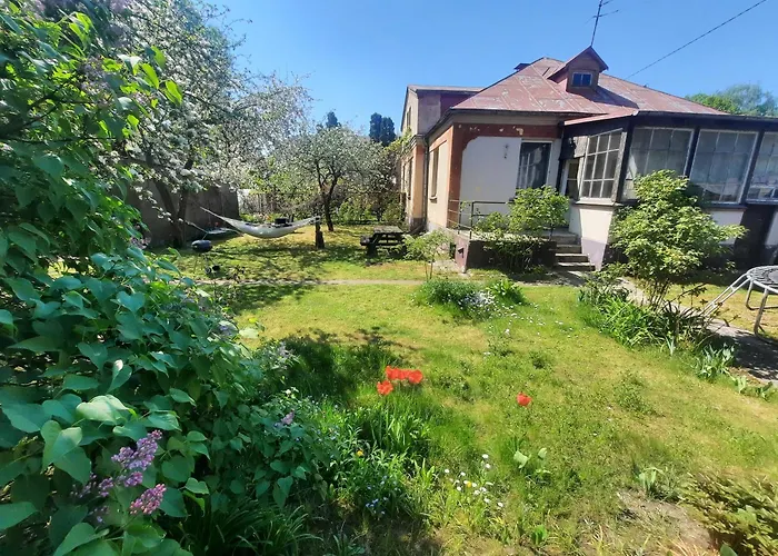 Cozy Private House With A Yard & Parking