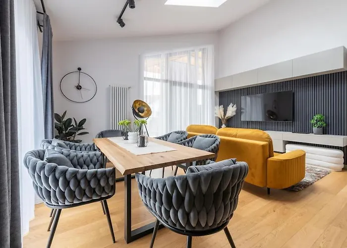 Luxurious Penthouse With Parking