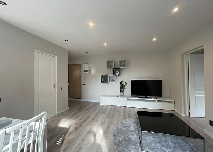 Expansive One Bedroom Gem In A Peaceful Locale